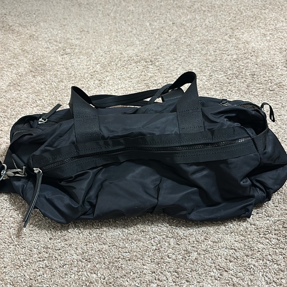 Lululemon - Picture 5 of 10